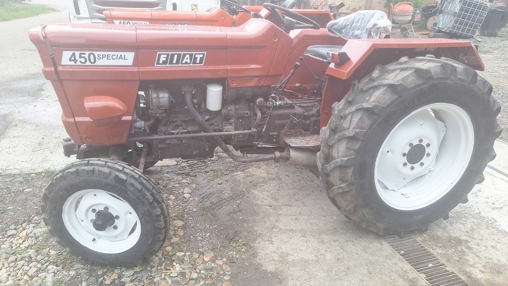 Vand tractoare fiat diferite modele