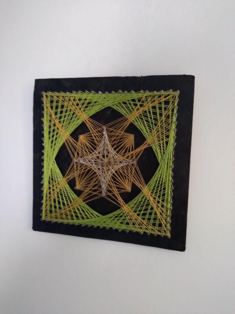 Tablouri string art. Culori în funcție de  preferinte.