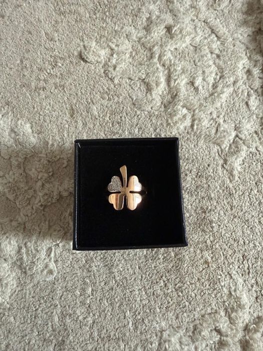 Продается золотой кольцо