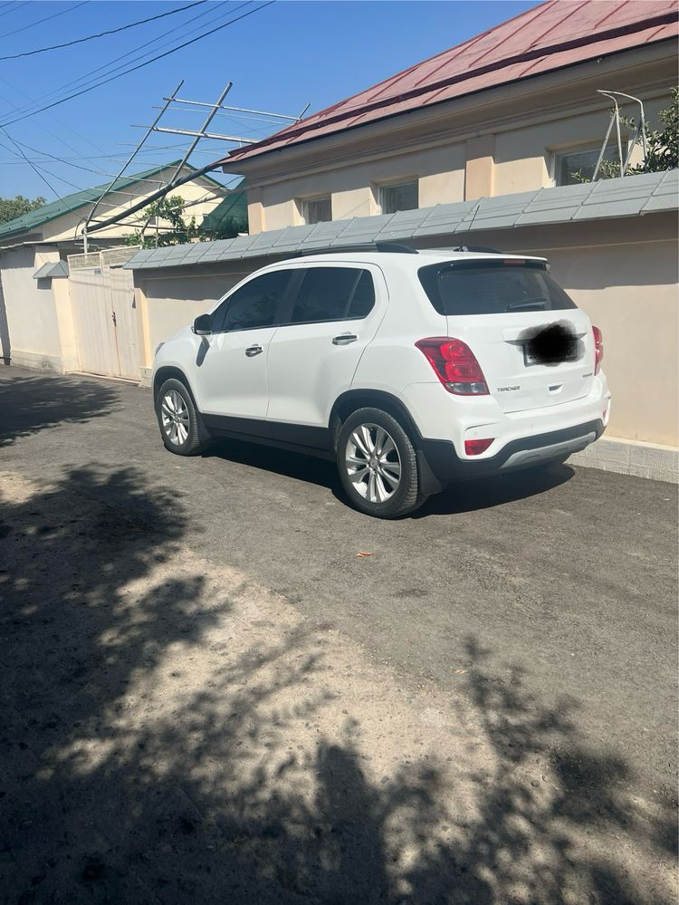 Tracker 1 sotiladi 2019
