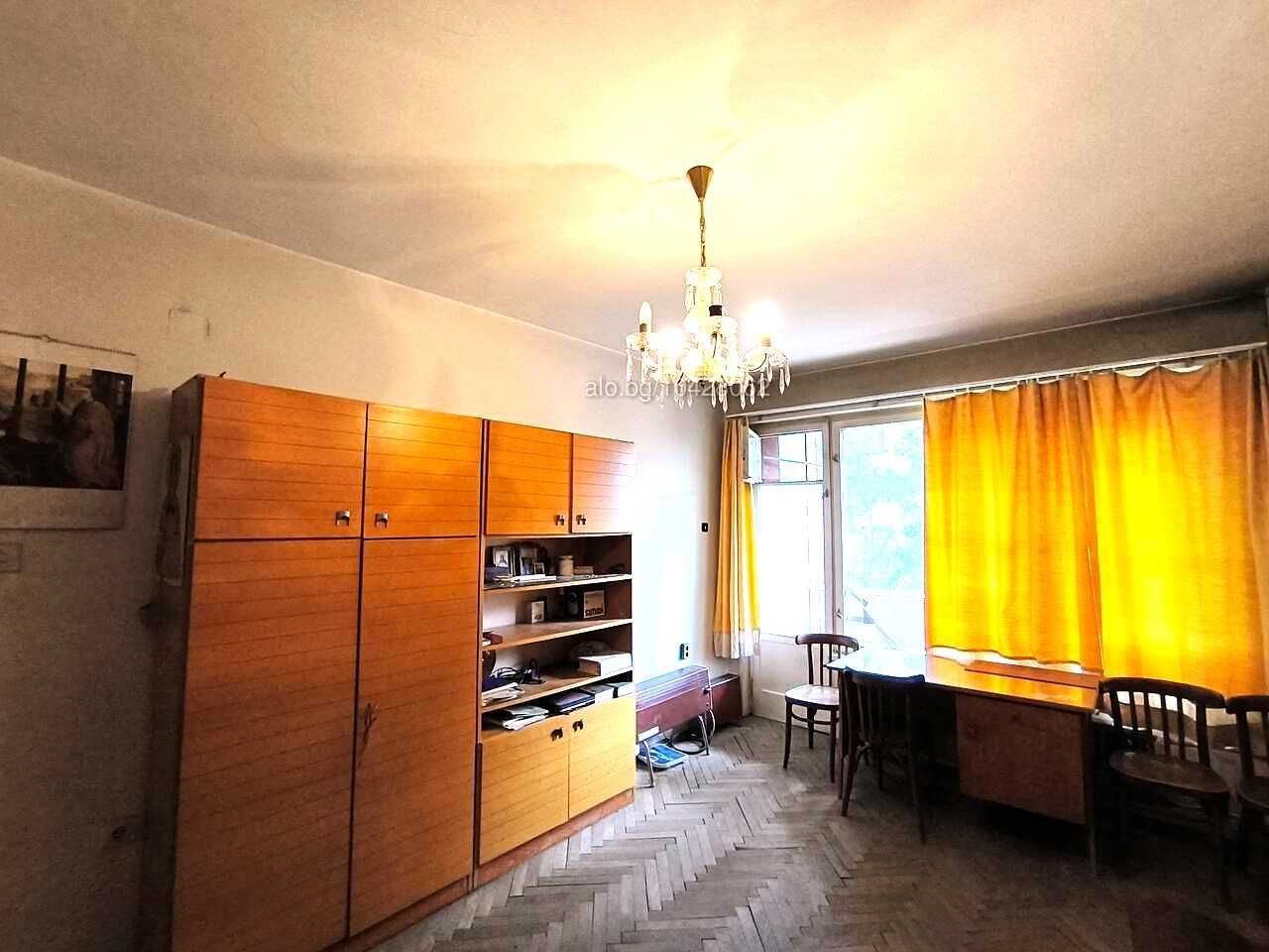 Тристаен тухлен апартамент, кв. Лозенец, гр. София