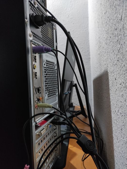 Kampyuter Srochna sotiladi