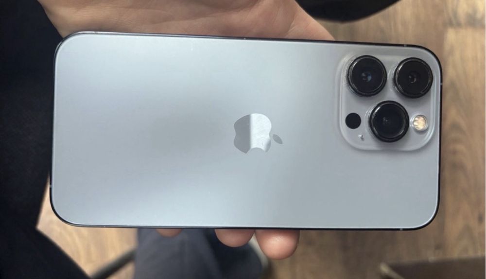 13 про макс экраны есть царапина ремонты не было