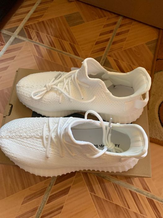 Yeezy boost 350 triple white