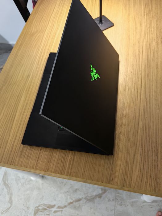 Laptop Razer Blade 18 inch i9 RTX 4070 32gb ram