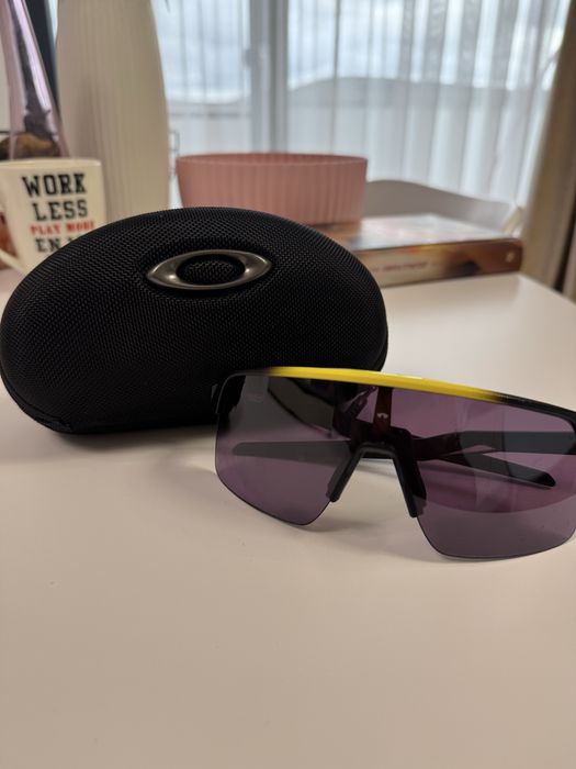 Ochelari Oakley Sutro lite Tour de france edition.