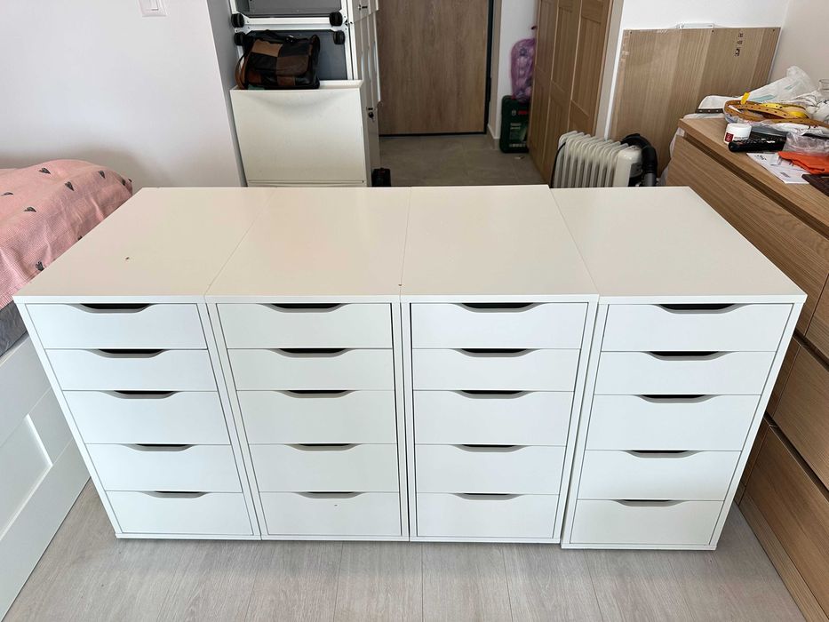 Birou complet IKEA plus scaun ergonomic. Se pot vinde si individual!