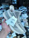Yeezzy adidas calitate superioara