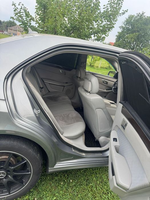 Mercedes e class.