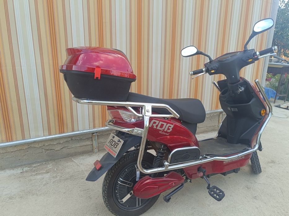 Motoscuter Electric ca nou(inca in folie)