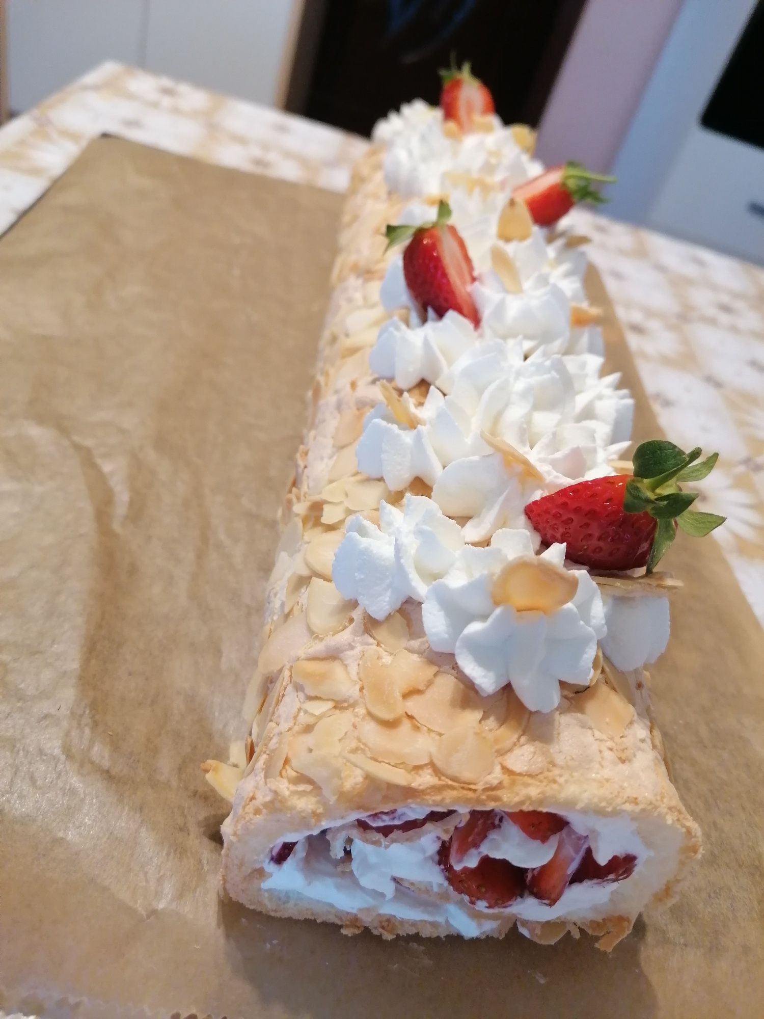 Pavlova - ruladă de bezea