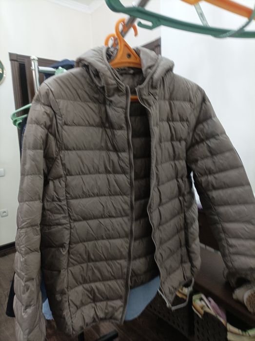 Пуховик женский 52 разм.юникло без дефектов в отличном состоянии