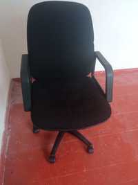 Продаётся офисное кресло