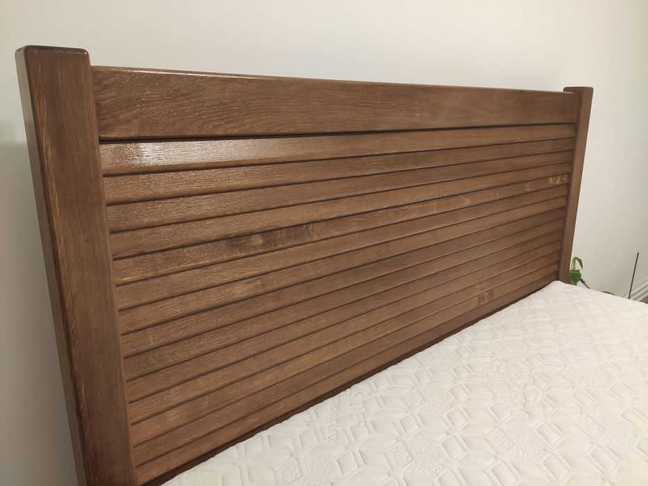 Set dormitor pat matrimonial cu noptiere din stejar
