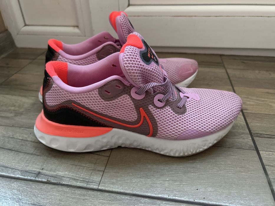 Дамски маратонки Nike