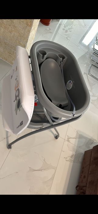 Masă de înfășat + cădiță