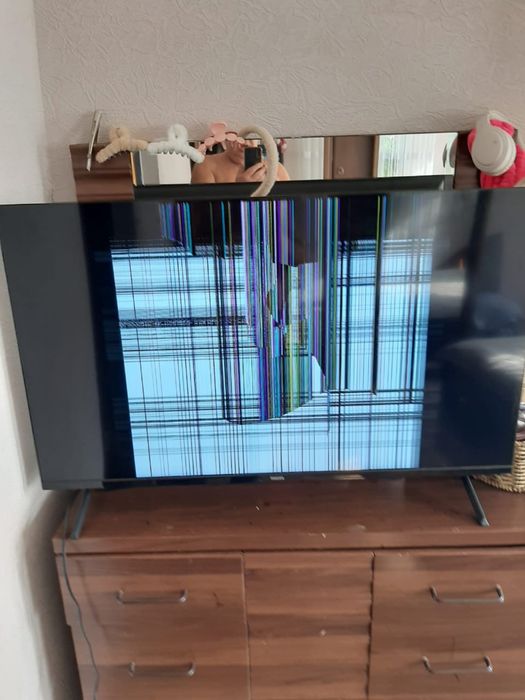 Продам телевизор Philips на запчасти.