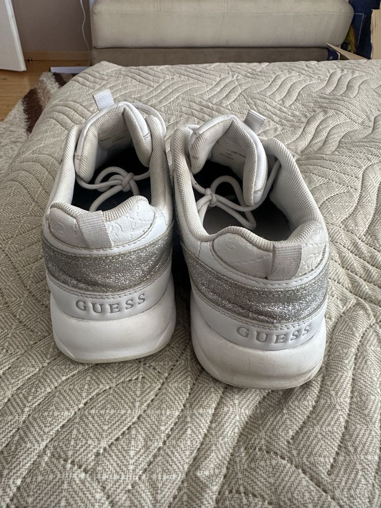 Кецове Guess.