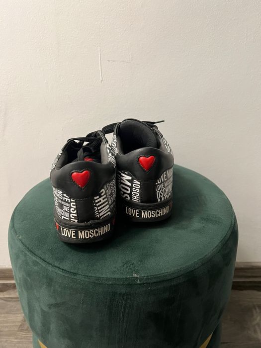 Vand love moschino marimea 39 unisex