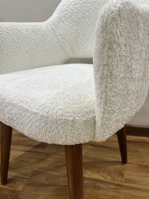 Срочно ! Стул для гостиной или кухни