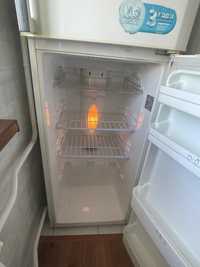 Холодильник LG  в очень хорошем состоянии