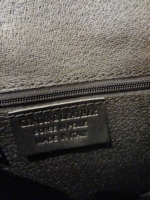 Малка дамска чанта от естествена кожа