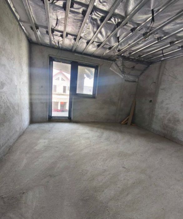 Vînd casa în radauți