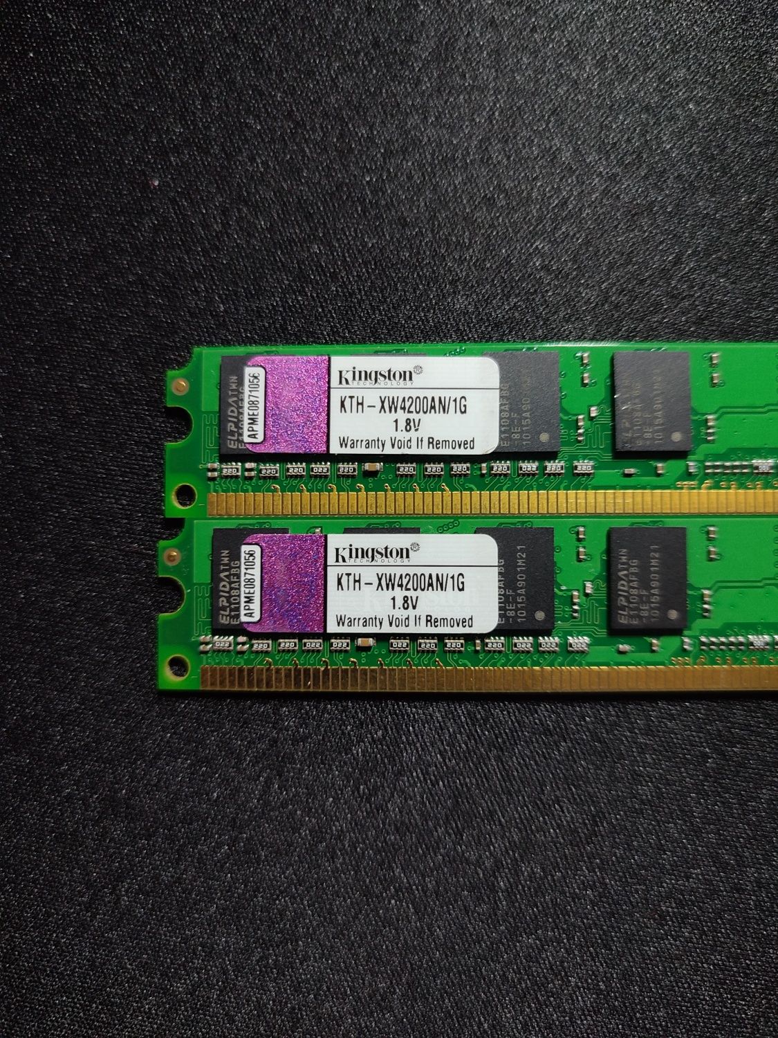 Memorie PC Kingston 1G
DDR2, pin: 9905431-017.A00LF
40 ron