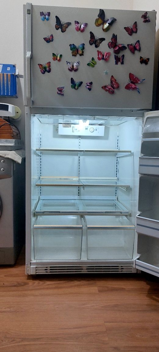 Продам холодильник б/у  Дженерал Электрик ,воздушное охлаждение.