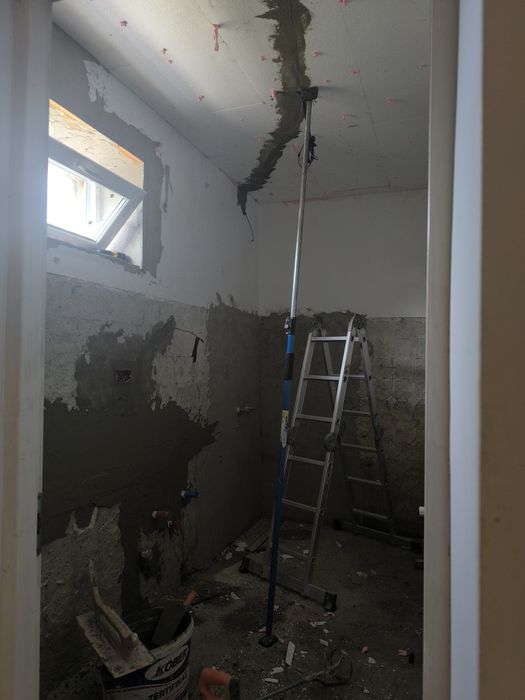 Meserias electrician zugrav instalator