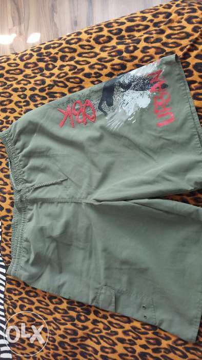 De vânzare pantaloni scurți