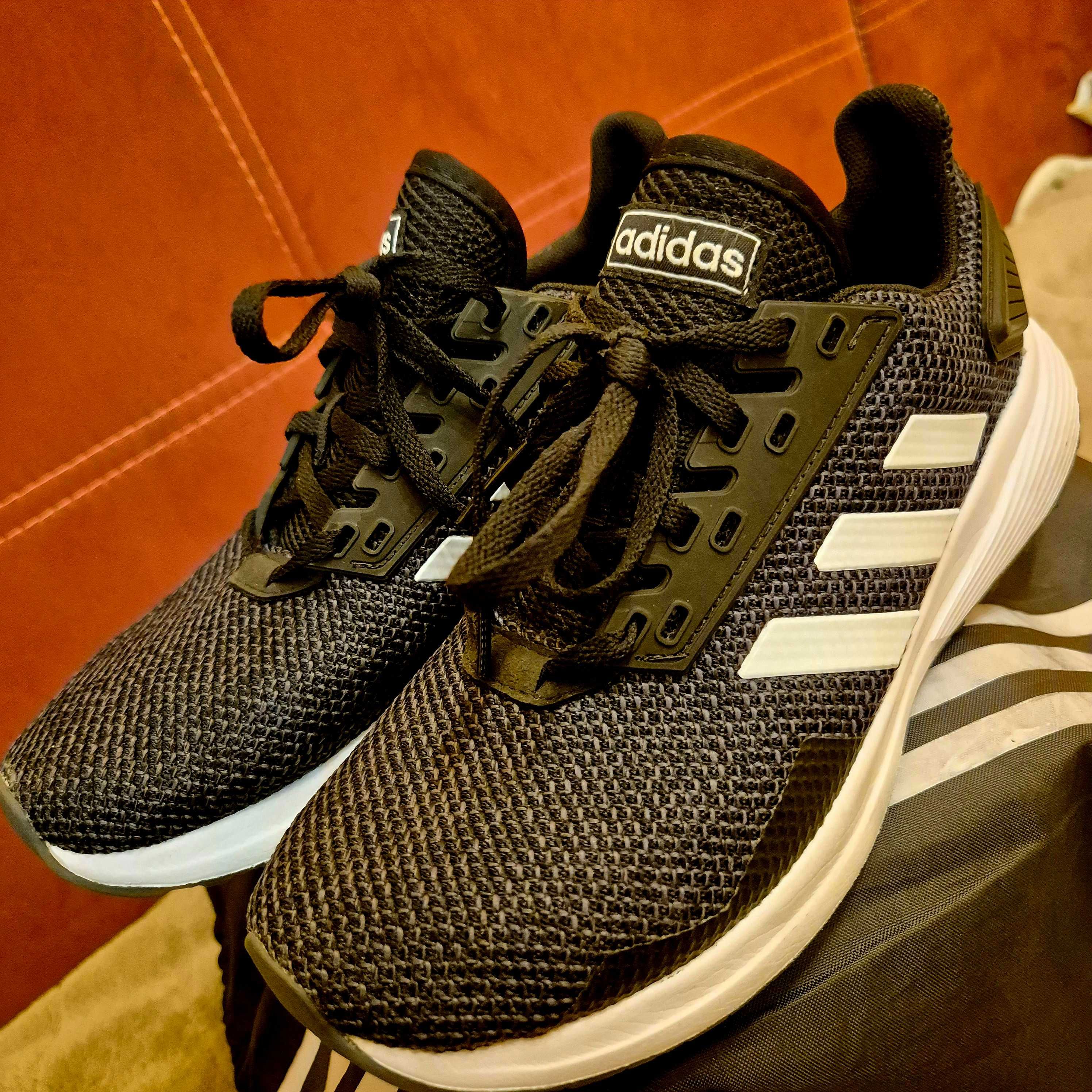 Оригинални маратонки Adidas. Номер 38.5