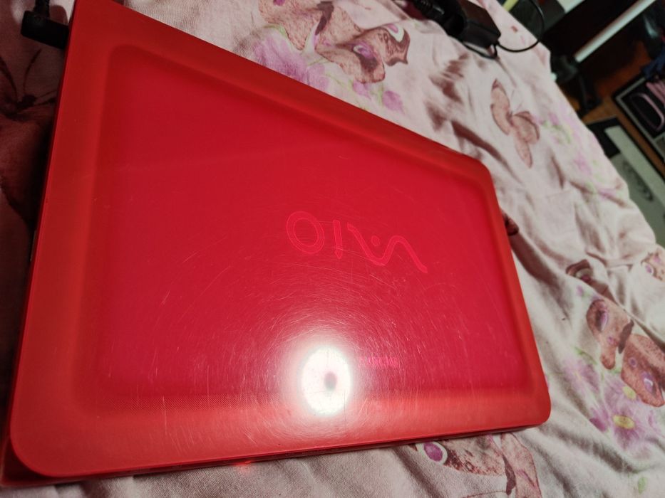 Vând laptop Sony Vaio i3