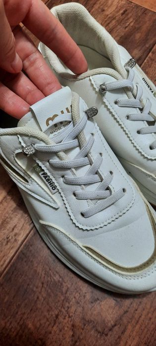 Продам кросы женские