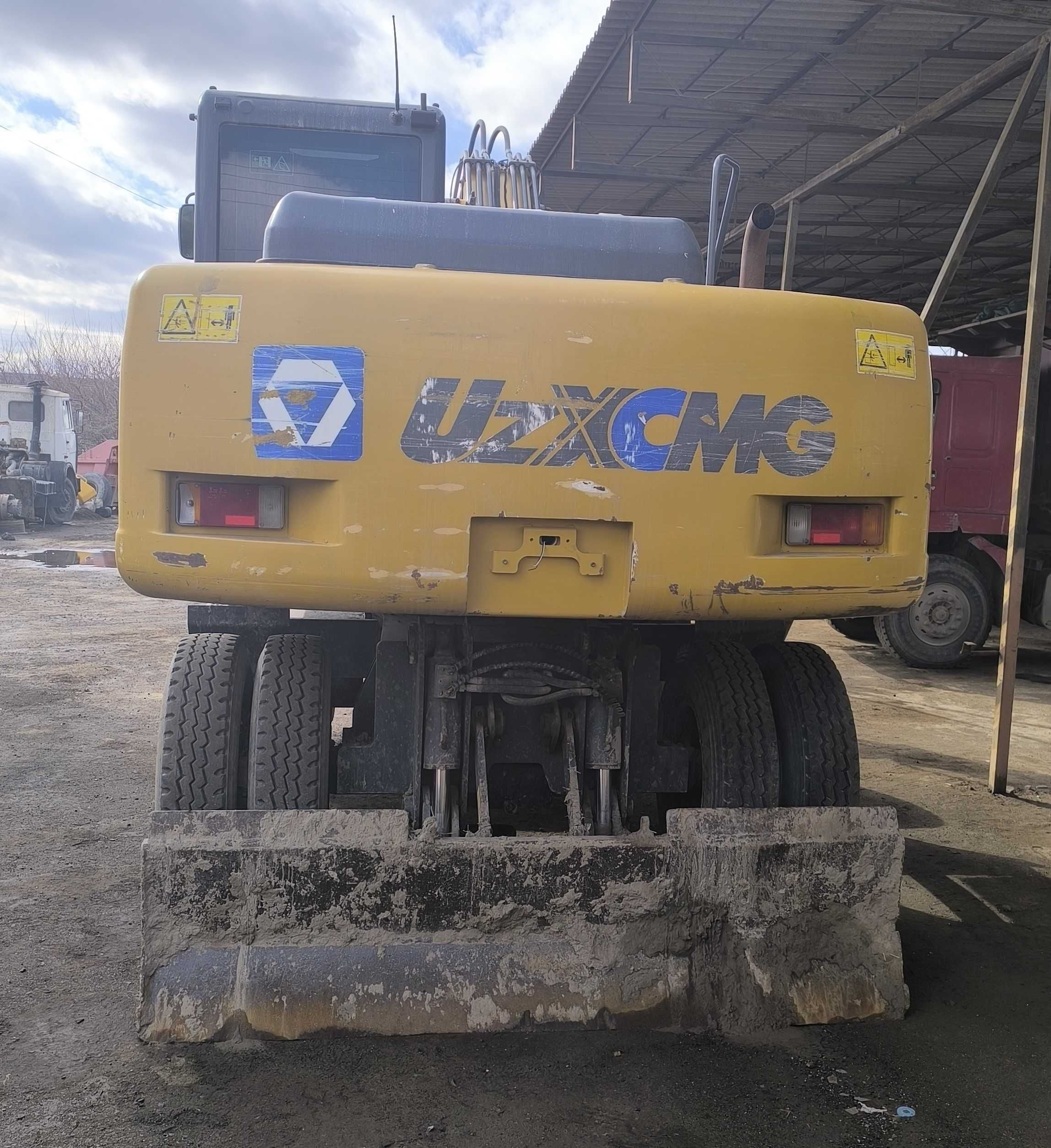 Экскаватор колесный XCMG XE150W