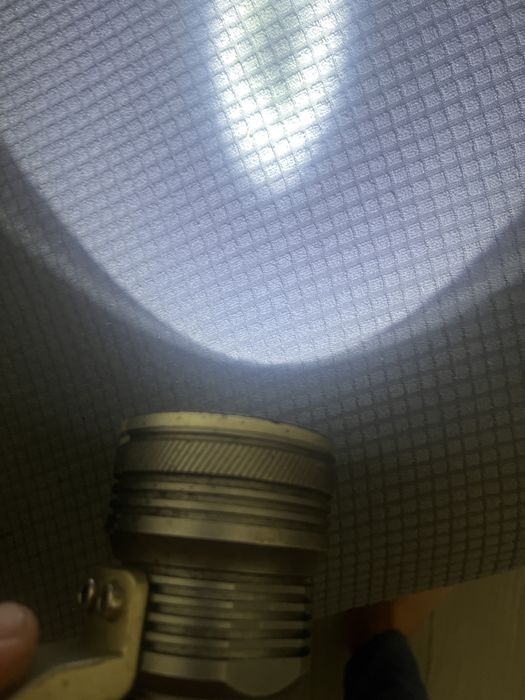 Lanterna puternica led cu acumulatori