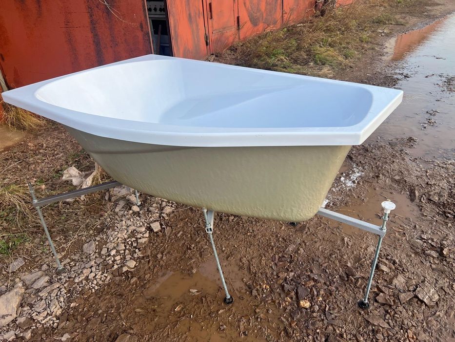 Продам новую акриловую ванну в связи с ненадобностью,покупали за 90к