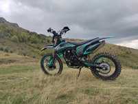 Vând cross de 250