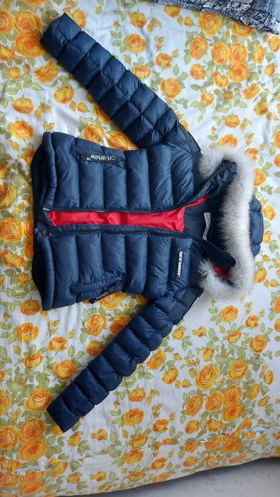 Дамско зимно яке с качулка от естестван пух