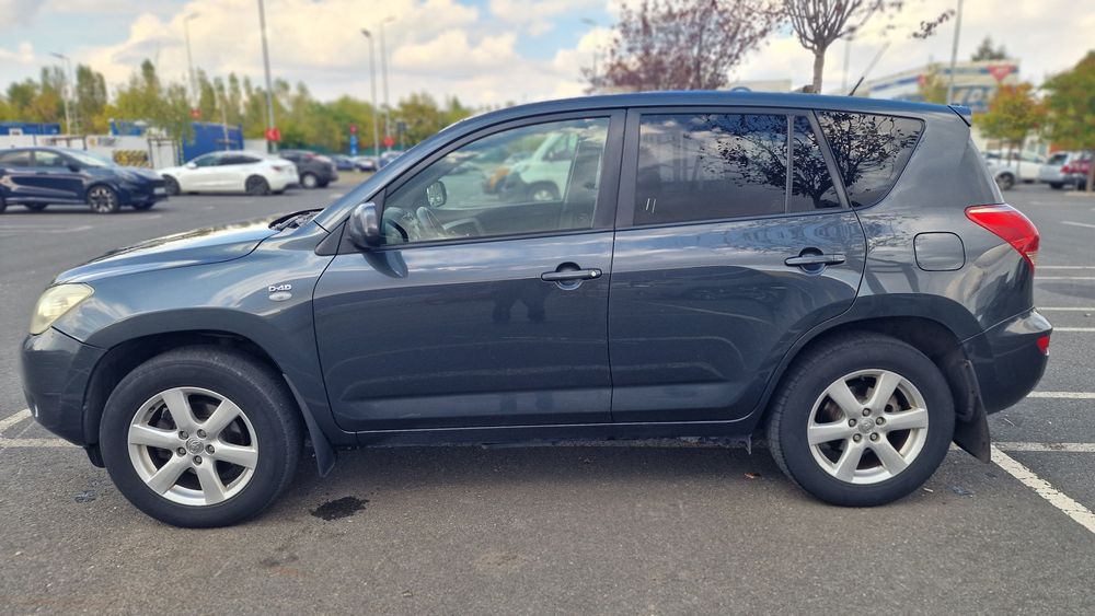 Vând Toyota Rav4