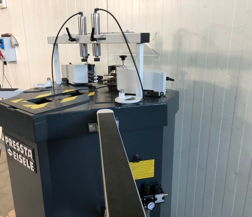Автоматична ъглонабивна машина Pressta Eisele 2000 за дограма