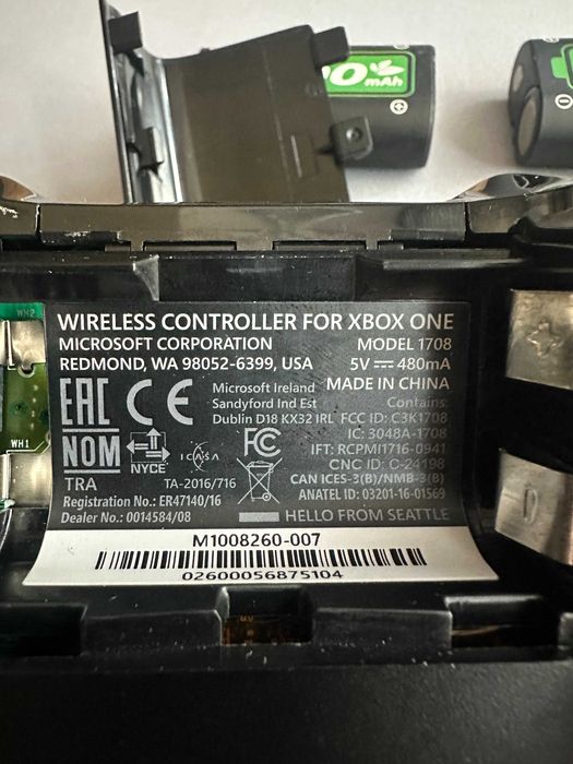 Xbox one controller model 1708 +  2 акумулаторни батерии