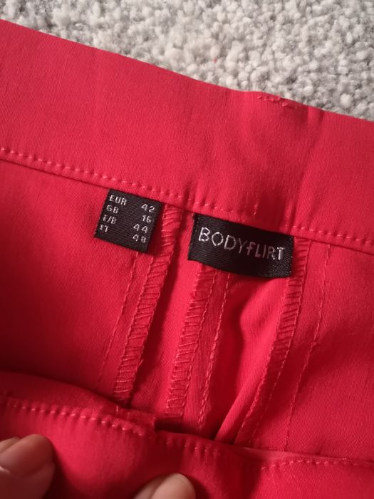Pantaloni roșii stretch 40-42