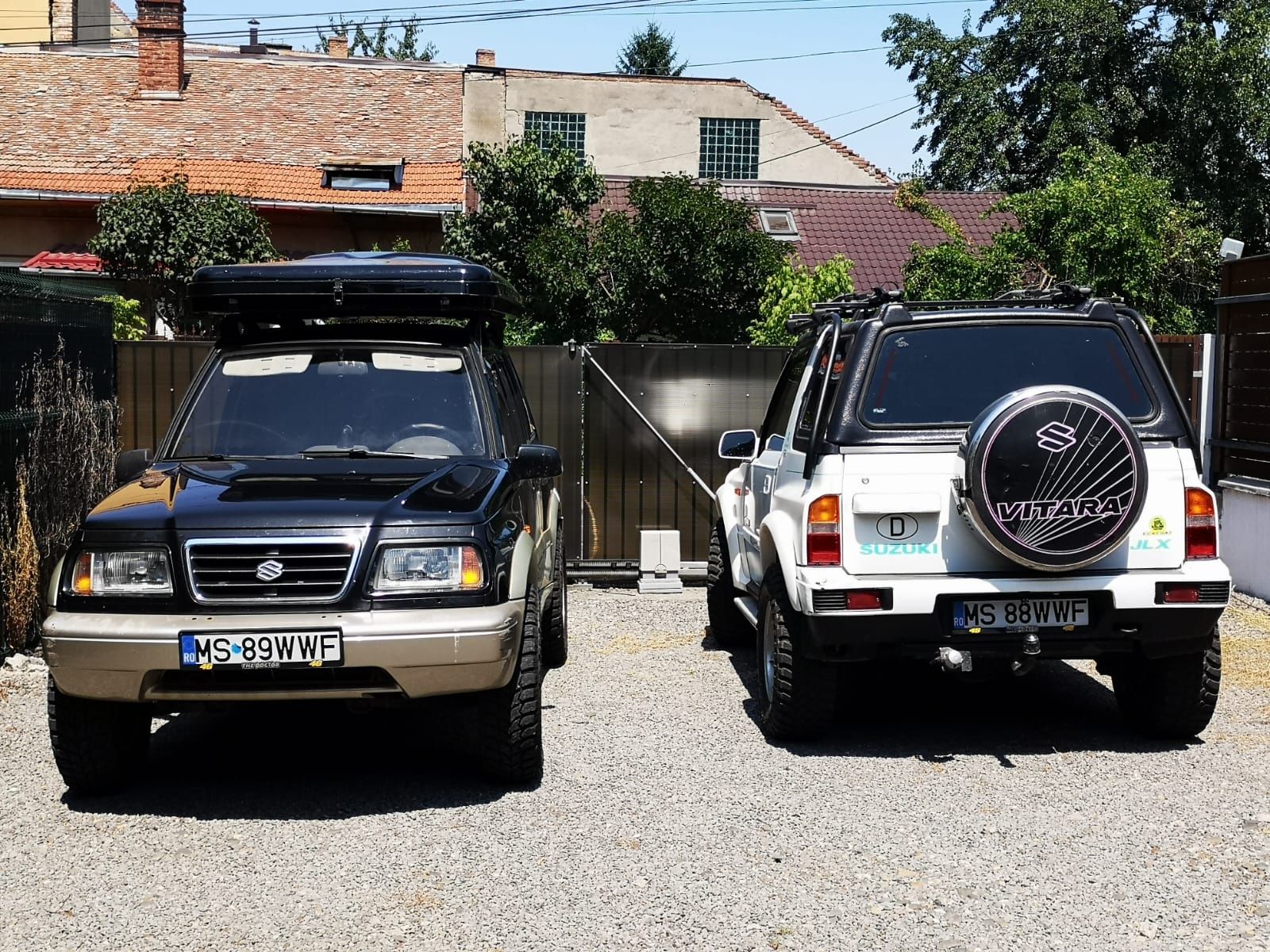 Suzuki Vitara cu extraoptiune de cort pe plafon