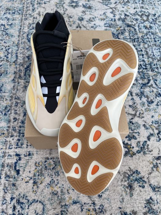 Adidas Yeezy 700 V3 Mono Safflower 45 1/3