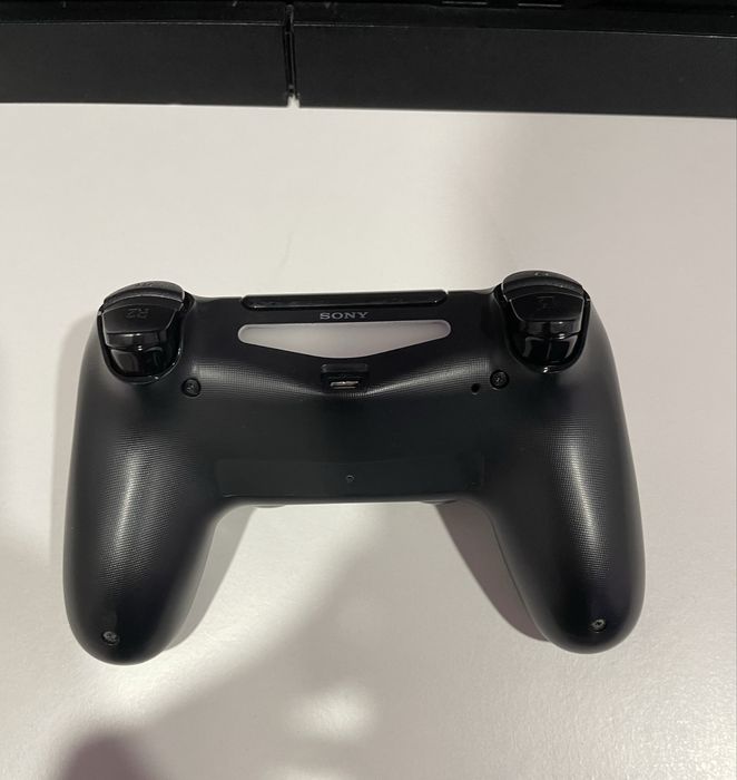 Playstation 4 1tb профилактиран с джойстик