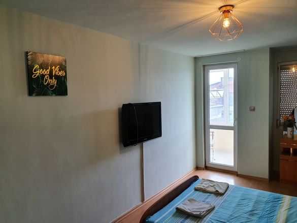 Дава се под наем Тристаен апартамент в Бургас, Център - 100 кв.м за 50 € - Снимка #8