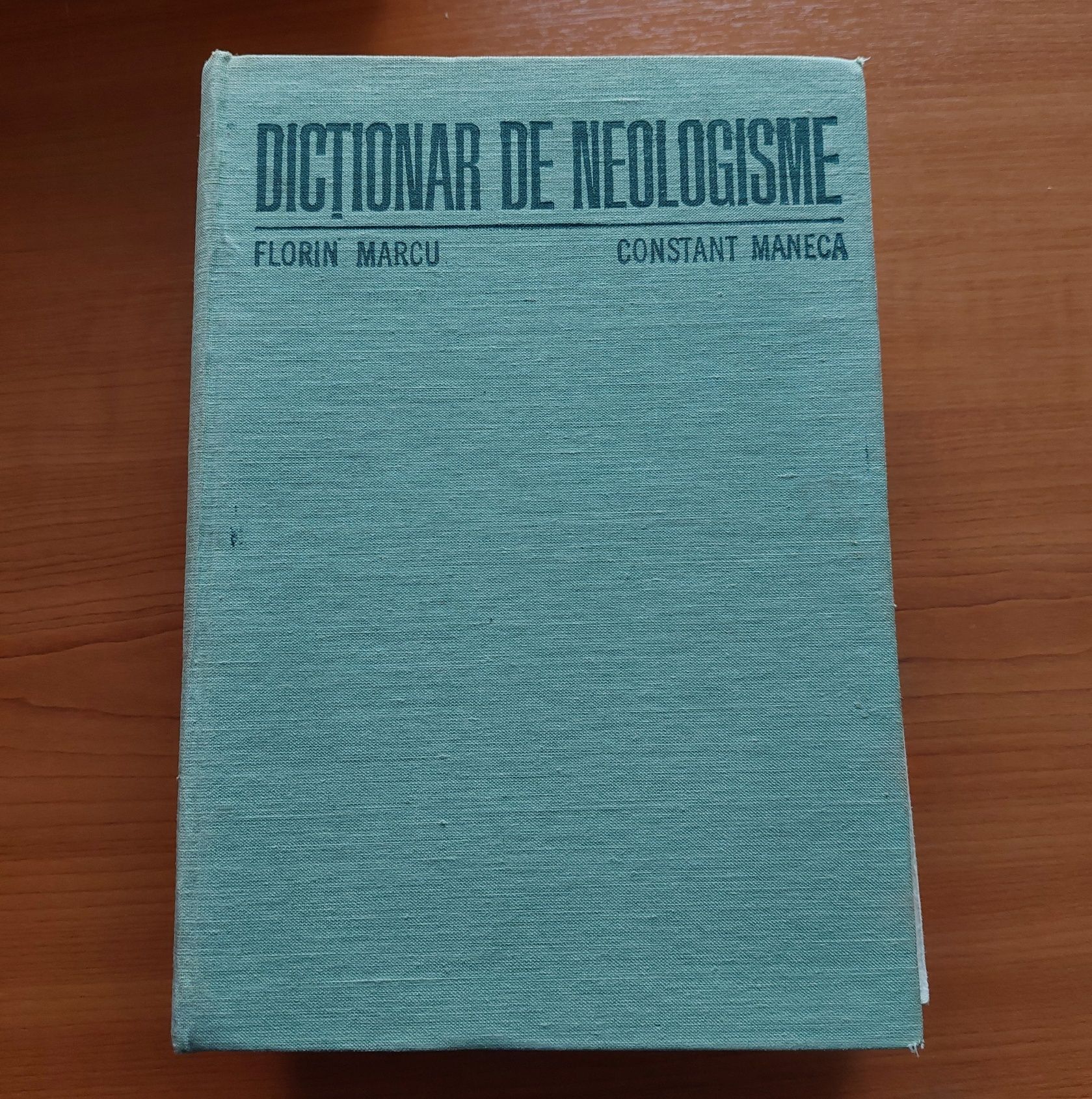 Vând dicționar de neologisme (vechi)