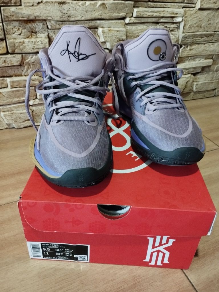 Продавам Nike Kyrie 8