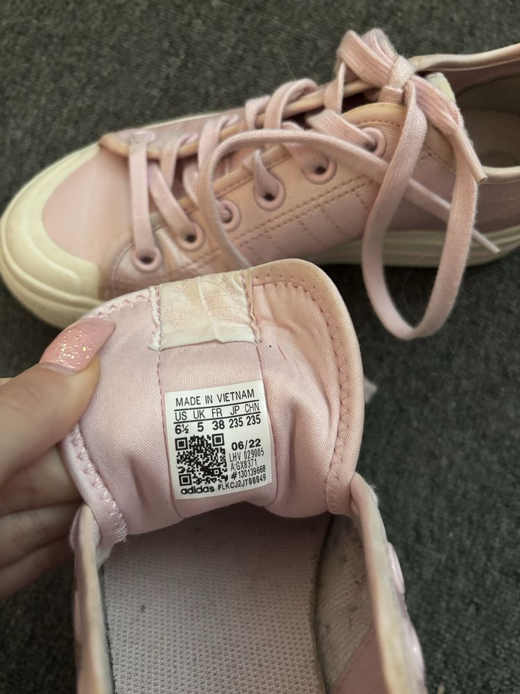 Розови обувки Adidas